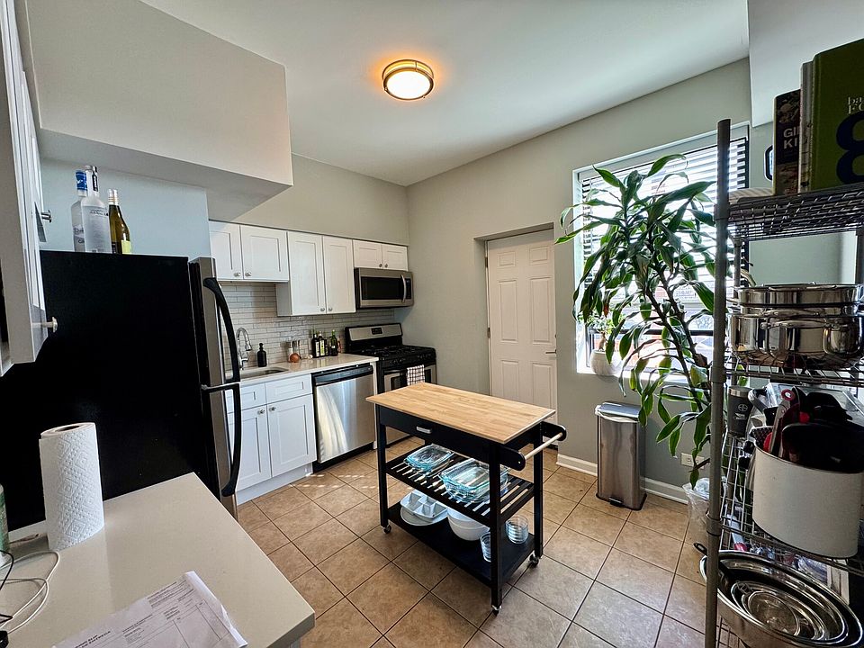 1st image of 1553 W Olive Ave APT 3W