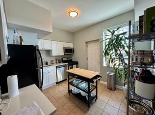 1553 W Olive Ave APT 3W, Chicago, IL 60660