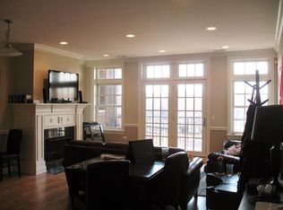 3355 N Clark St APT 4S, Chicago, IL 60657