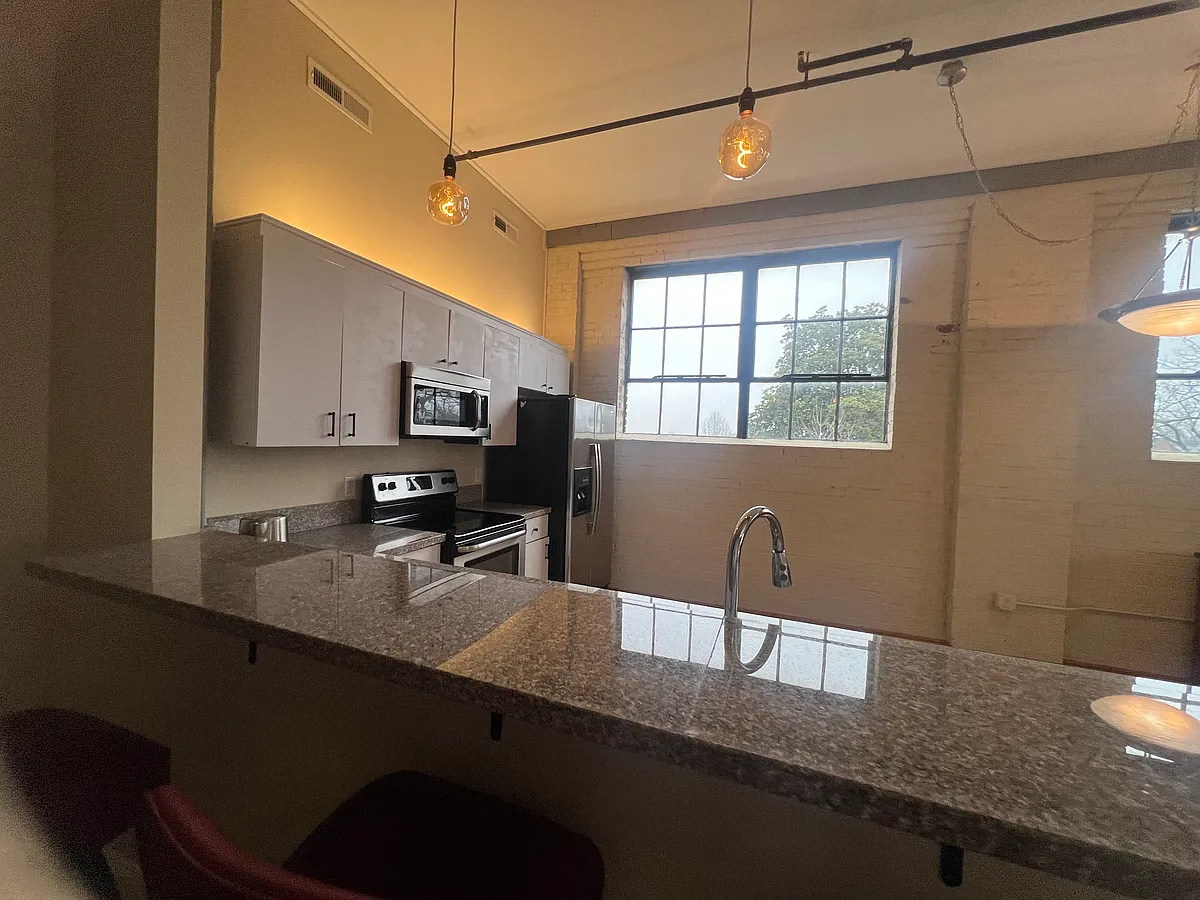 Building Photo - 109 N Hayne St #204