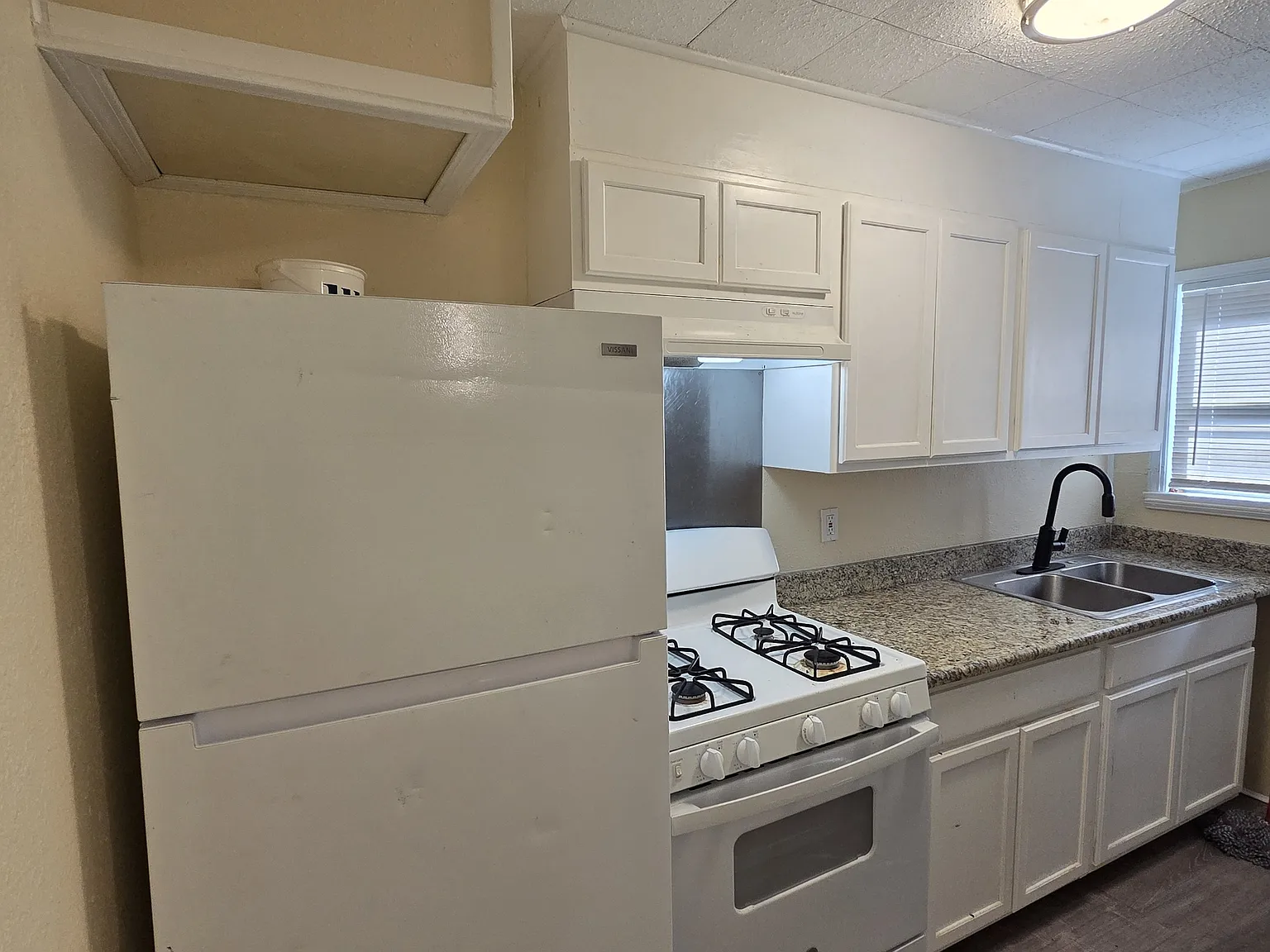 401 West Dewey Avenue - 1 — Photo 4