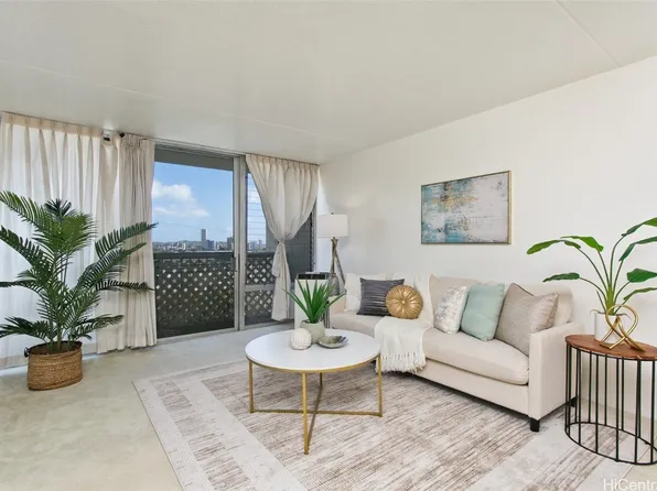 1320 Alexander St APT 402, Honolulu, HI 96826