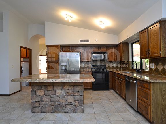 5th image of 142 W Jeanine Dr