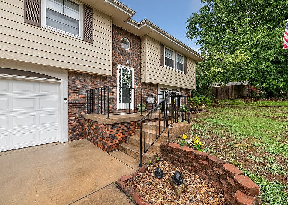 1st image of 1001 E Bodine Dr