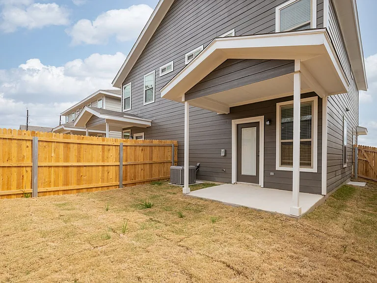 2307 Lynwood Bnd #1 — Photo 16