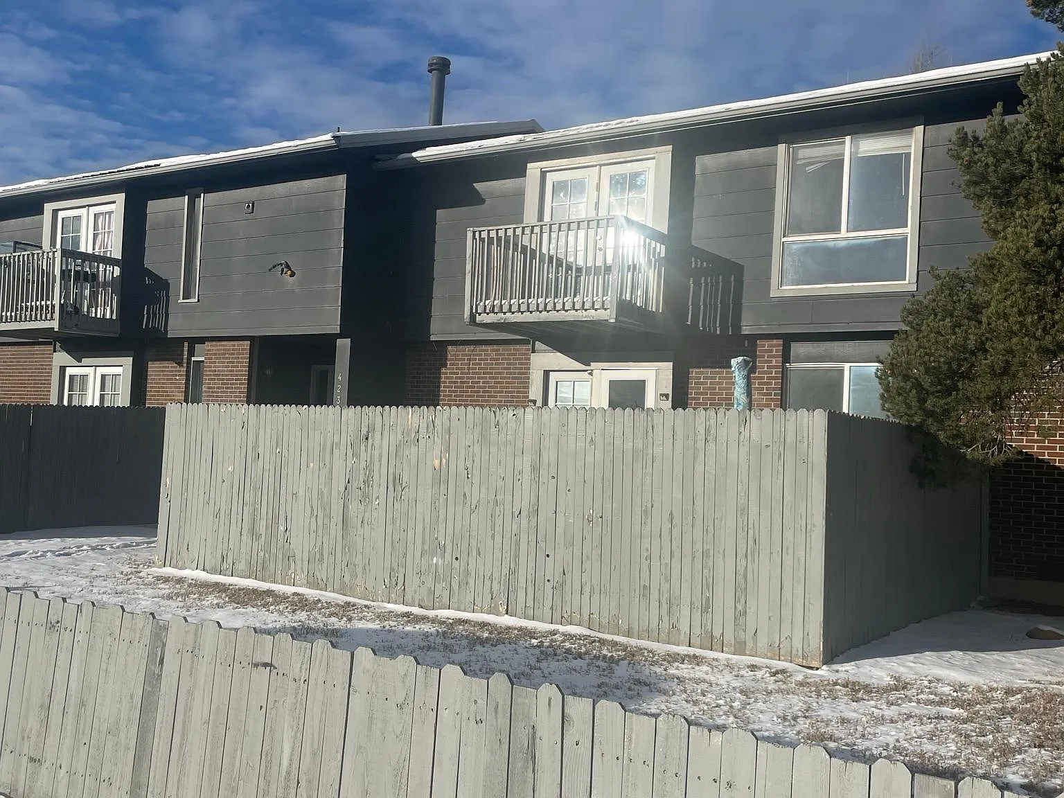 3 bed, 900 sqft, $1,250 — Photo 1