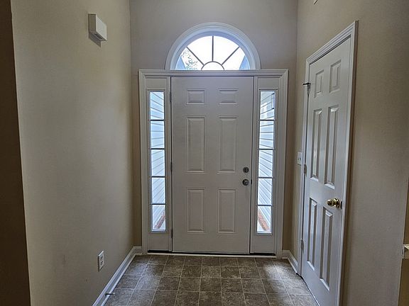 3rd image of 1110 Chateau Ter