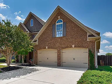 115 Woodmere Ct — Photo 2