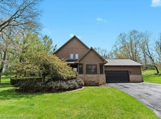 6140 Rosewood Pkwy, White Lake, MI