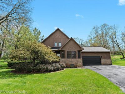 6140 Rosewood Pkwy, White Lake, MI, 48383