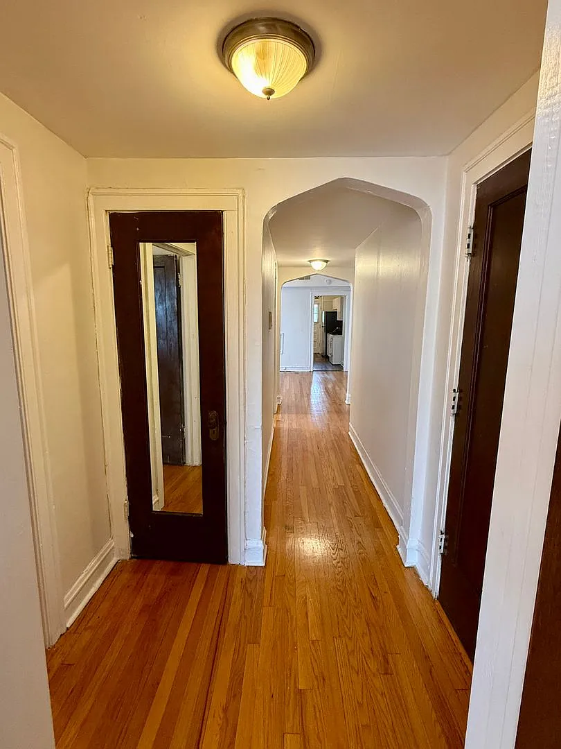 Large 3 bedroom in Greater Grand Crossing — Photo 2