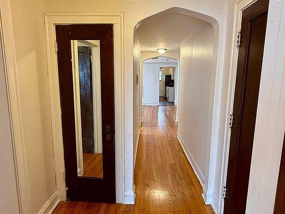 2nd image of 212 E 71st St #3