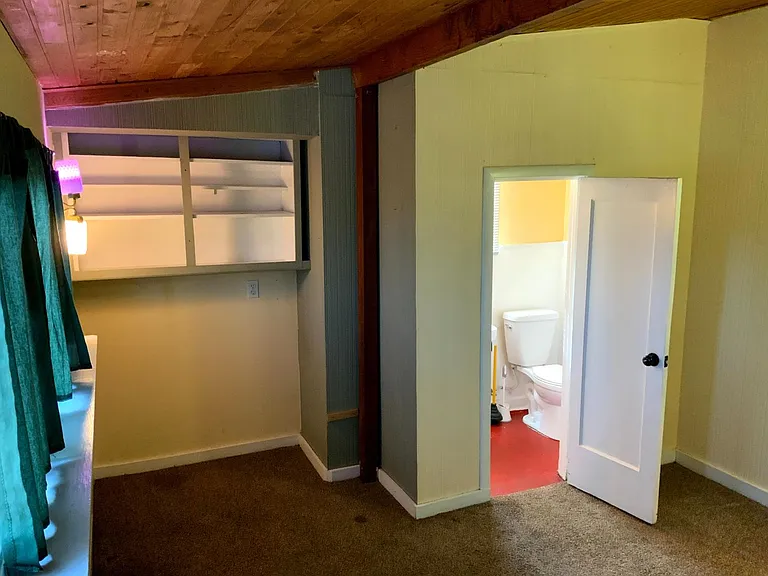 4 Bedroom, 1.5 Bath House — Photo 18