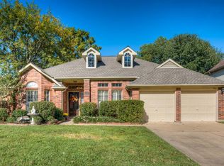 906 N Rivershire Dr, Conroe, TX 77304