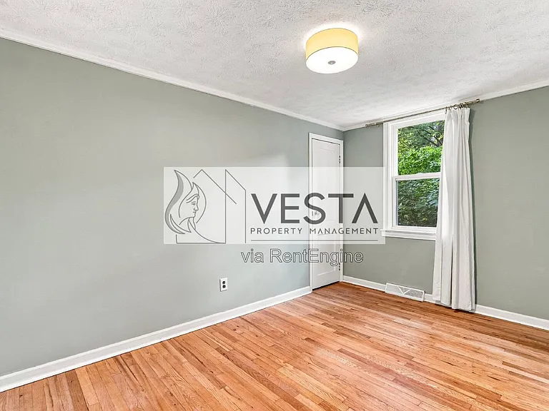 78 Moody Ave — Photo 14