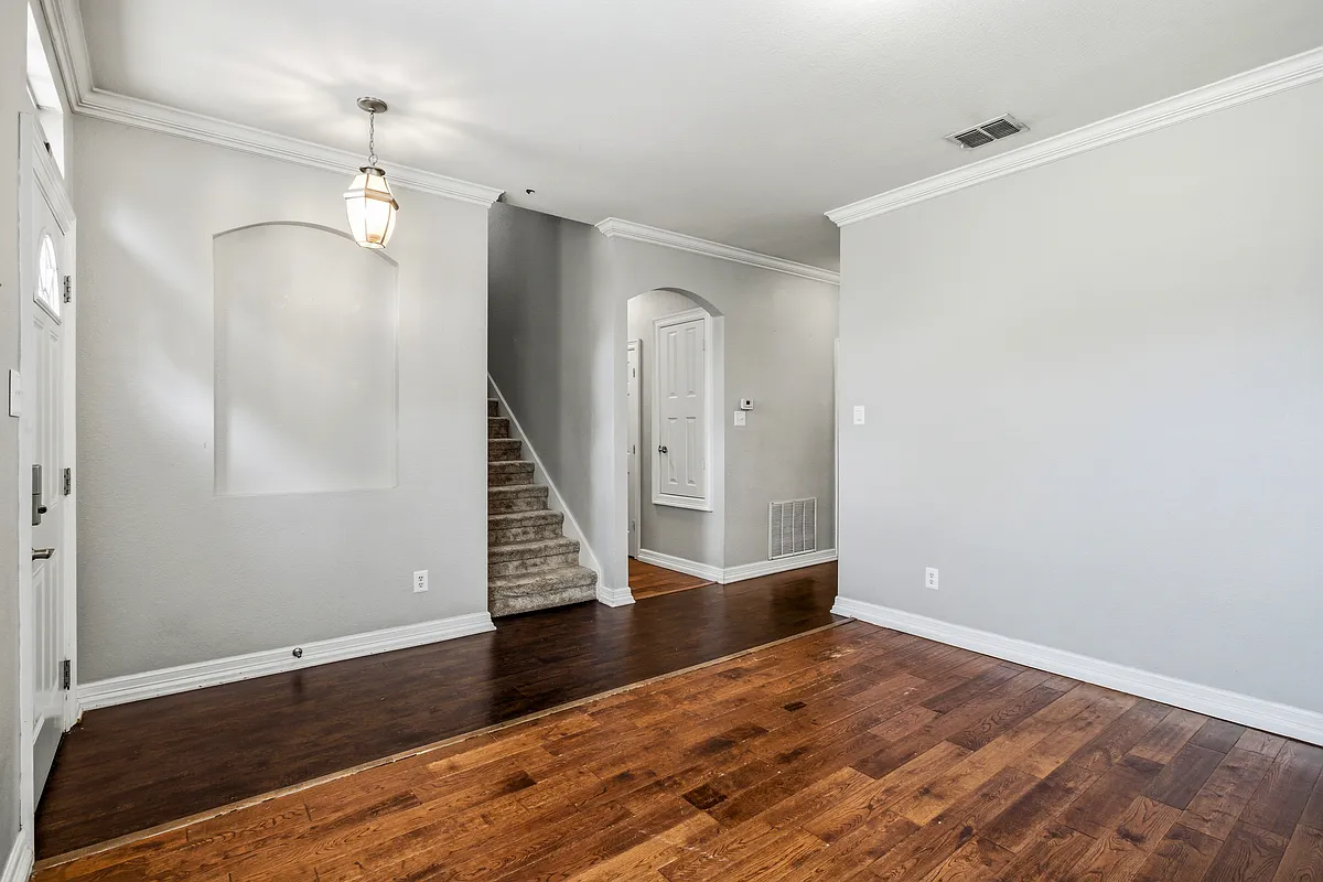 Building Photo - 2305 Orchid Dr