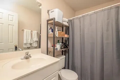 923 Saint Andrews Ln — Photo 9