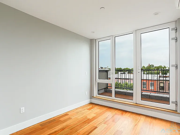 682 Hancock St #4A — Photo 4