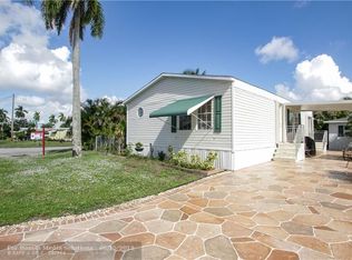 8690 SW 18th Pl, Davie, FL 33324