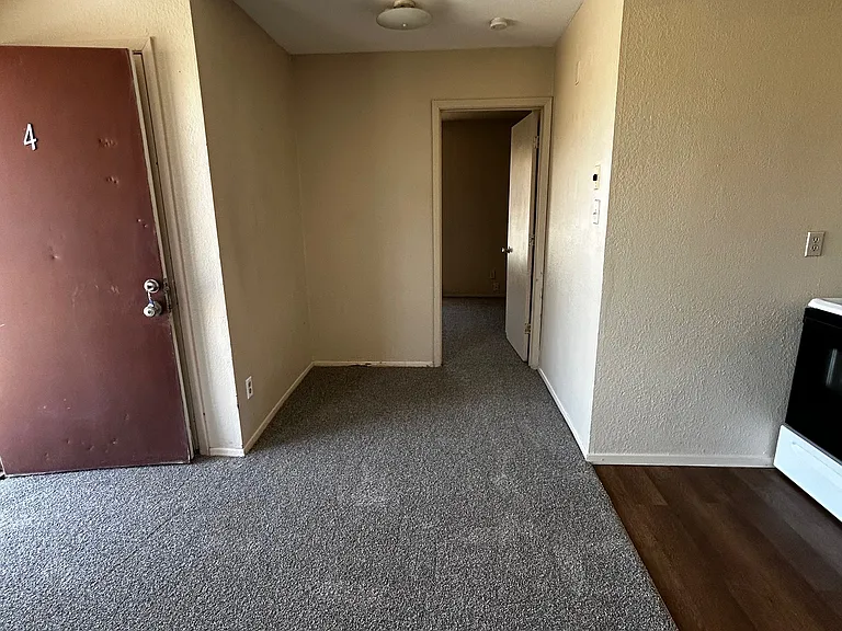 2190 S Walker Ave #4 — Photo 6