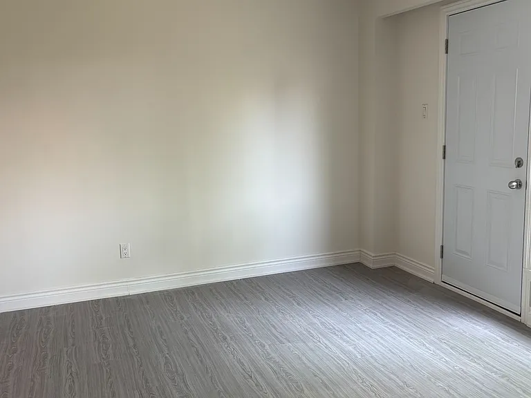 44 Sylvia St — Photo 12