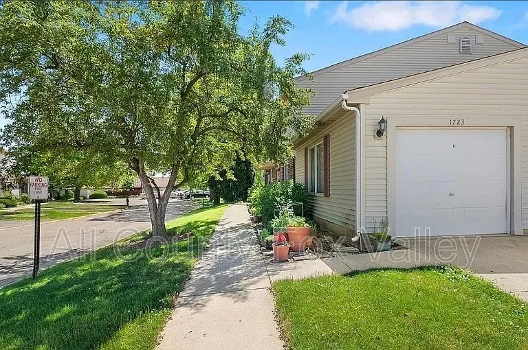 1723 Queensbury Cir — Photo 13