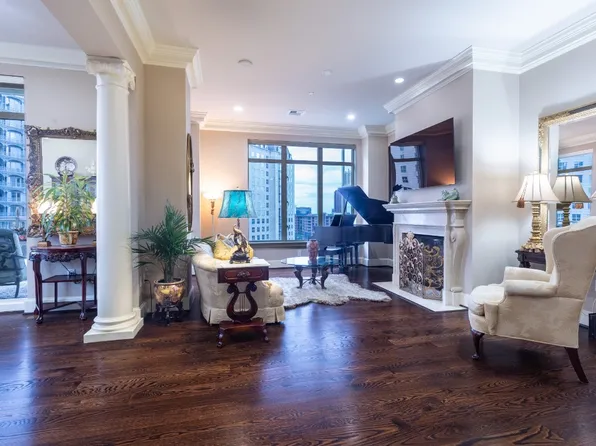 2525 N Pearl St APT 1006, Dallas, TX 75201