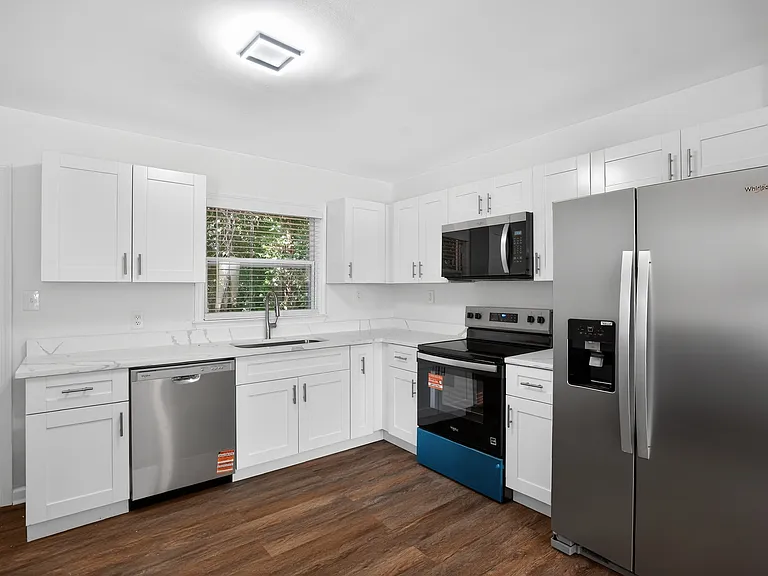 1276 Womack Ave — Photo 3