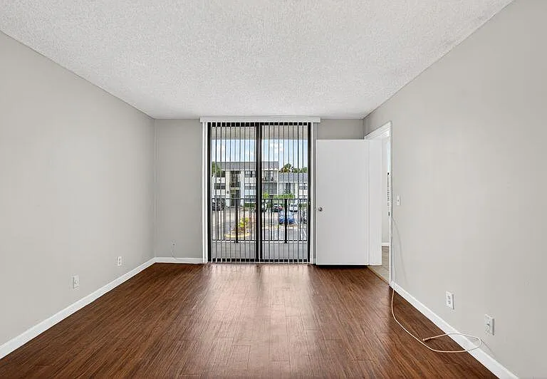 738 Executive Center Dr #21 — Photo 11