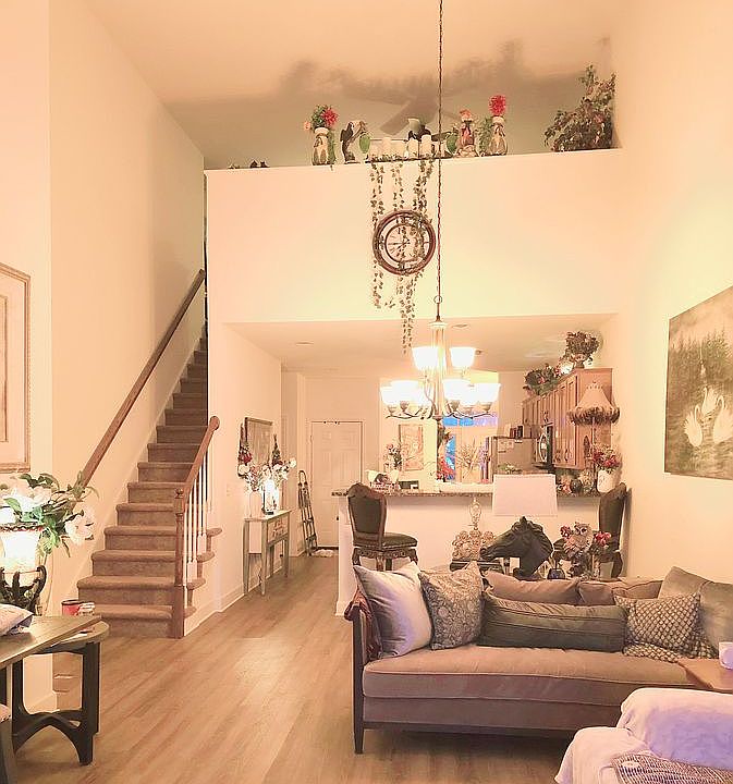 Living area to upstairs.