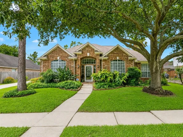 8403 Castle Pond Ct, Houston, TX 77095
