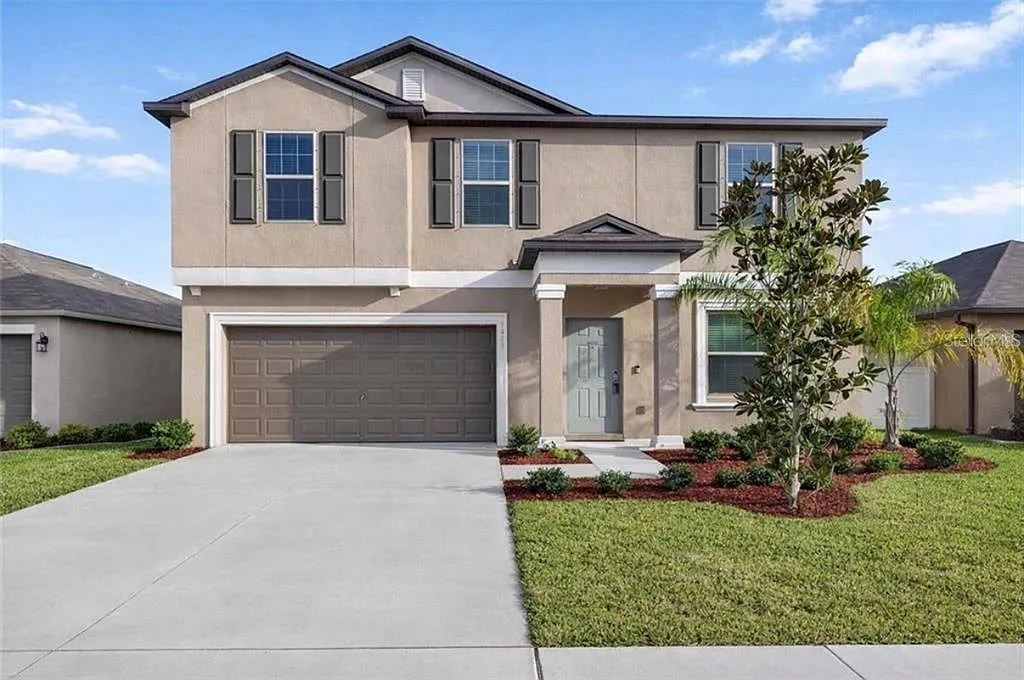 4 bed, 2.5 bath, 2635 sqft, $2,600 — Photo 1