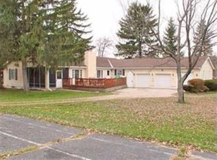 13665 Leroy Center Rd, Painesville, OH 44077