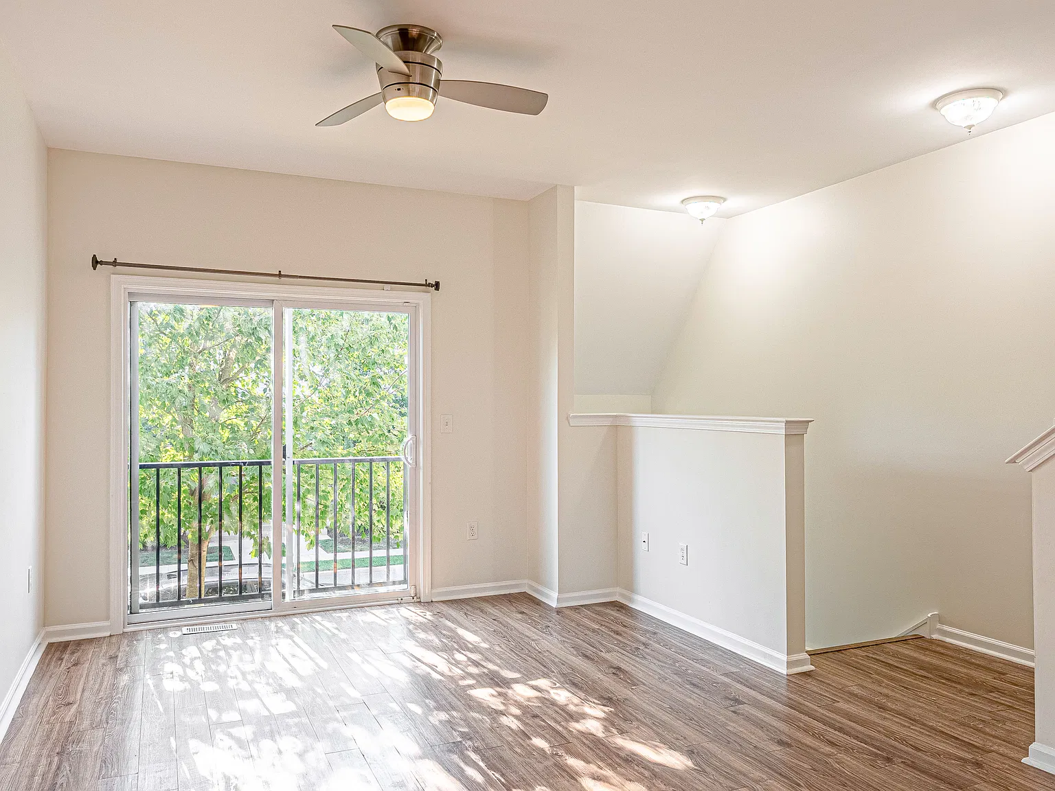 3 bed, 1256 sqft, $3,000 — Photo 3