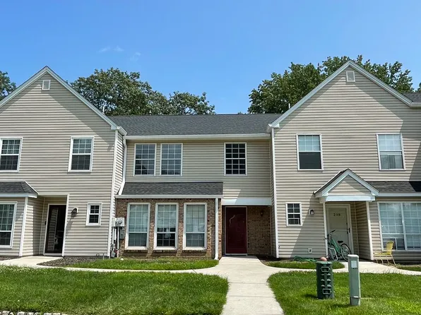 240 Teasdale Pl, Morganville, NJ 07751