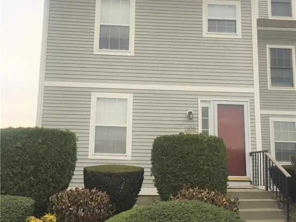 1105 Fairway Dr, Middletown, RI 02842