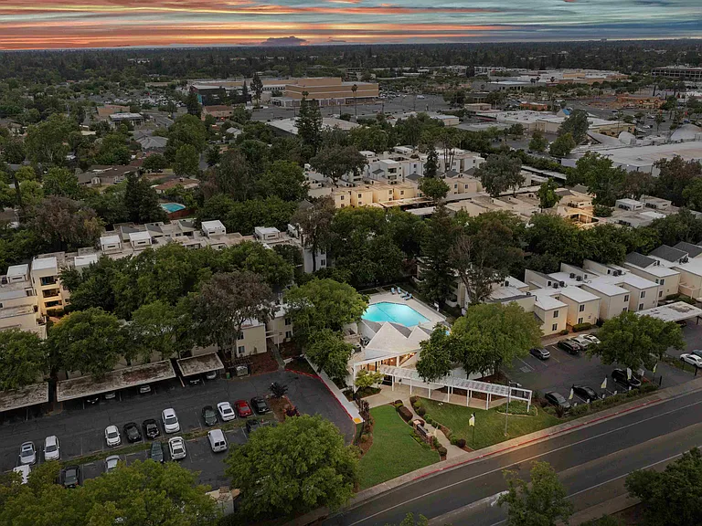 Kensington Park Apartments — Photo 69