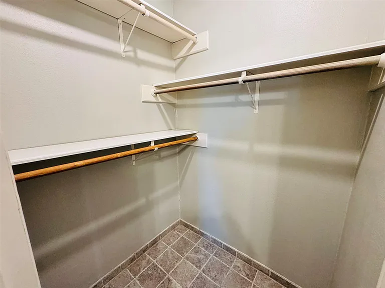 10702 Deval Dr — Photo 12
