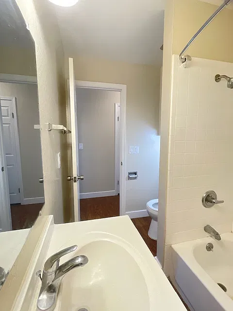 2 bed, 650 sqft, $2,400 — Photo 4