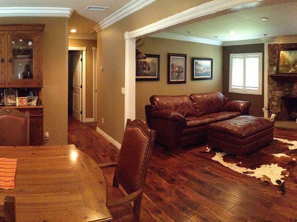 Flowing Hardwood Floors