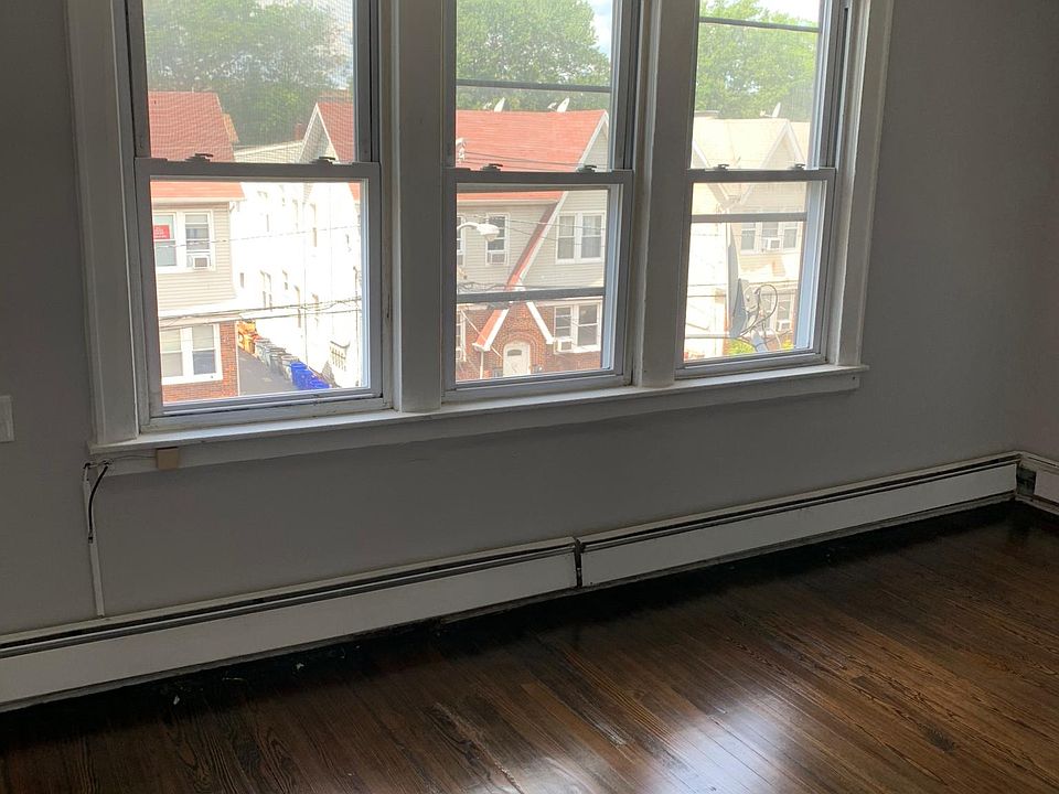 1st image of 275 N 12th St #275