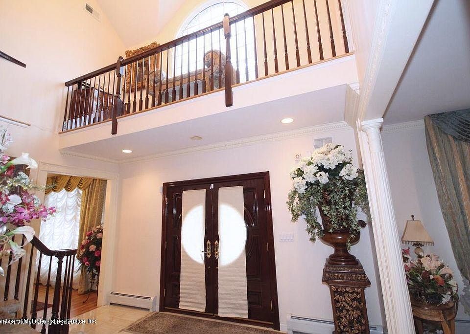 1st image of 35 Arbor Ct
