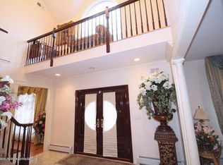 35 Arbor Ct, Staten Island, NY 10301