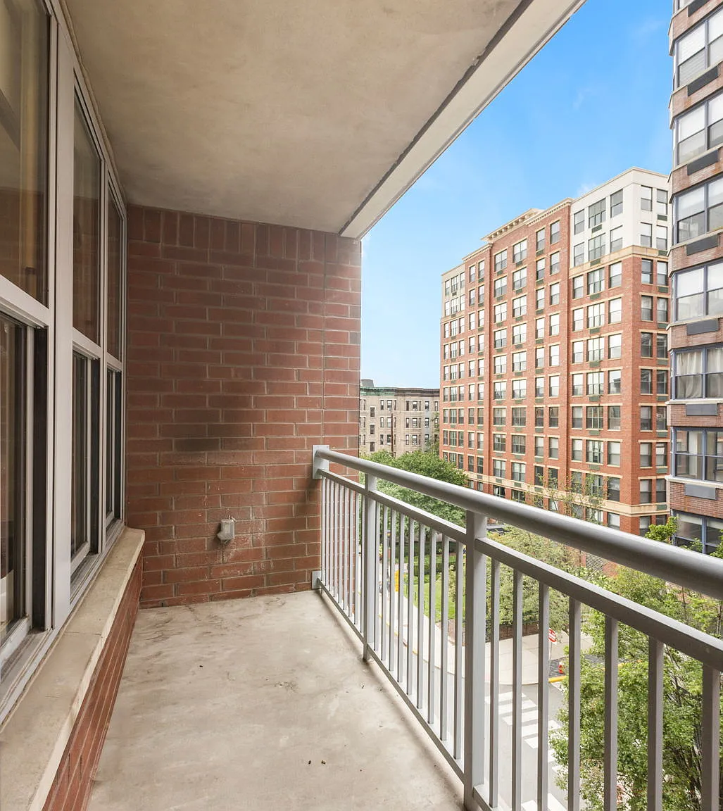 2 bed, 1.5 bath, 1072 sqft, $6,400 — Photo 1