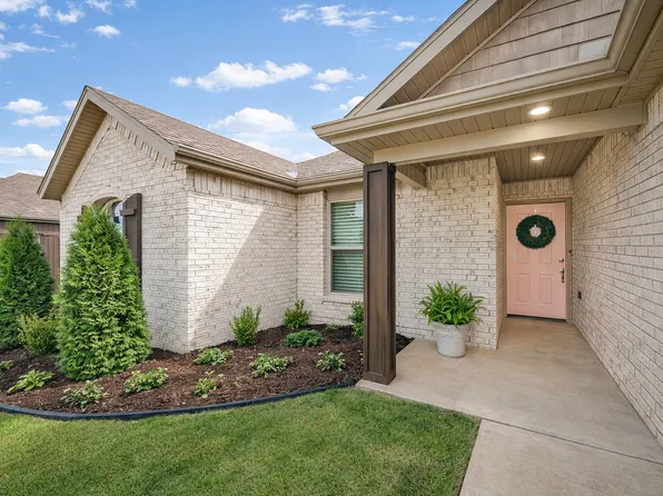 4556 W Croft Dr, Fayetteville, AR 72704