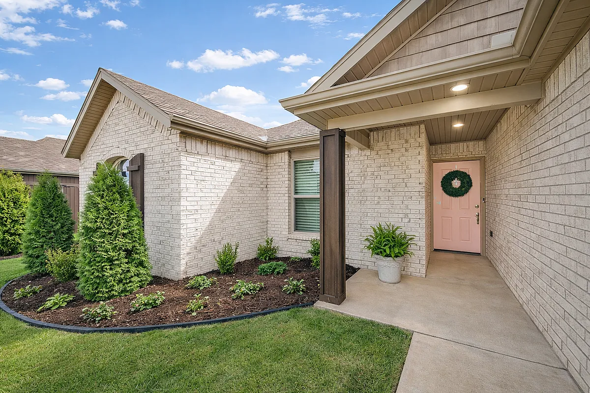 Building Photo - 4556 W Croft Dr