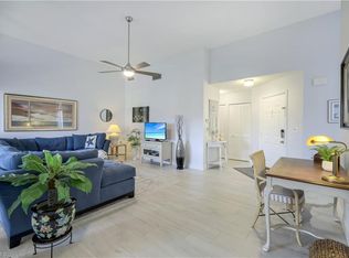 637 Beachwalk Cir APT 203, Naples, FL 34108