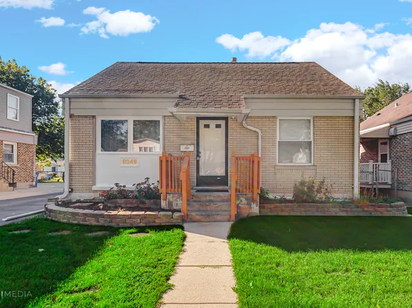 8249 45th St, Lyons, IL 60534