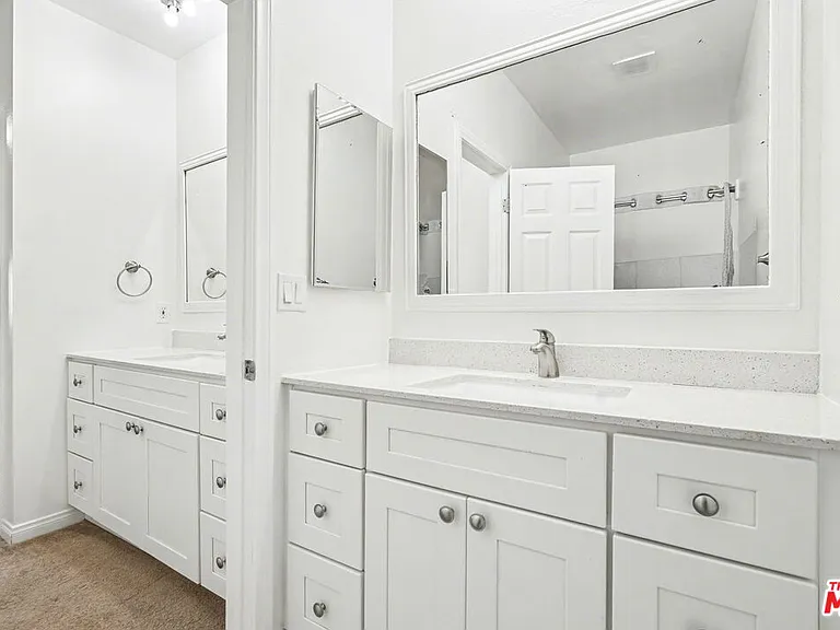 521 Montana Ave #301 — Photo 21