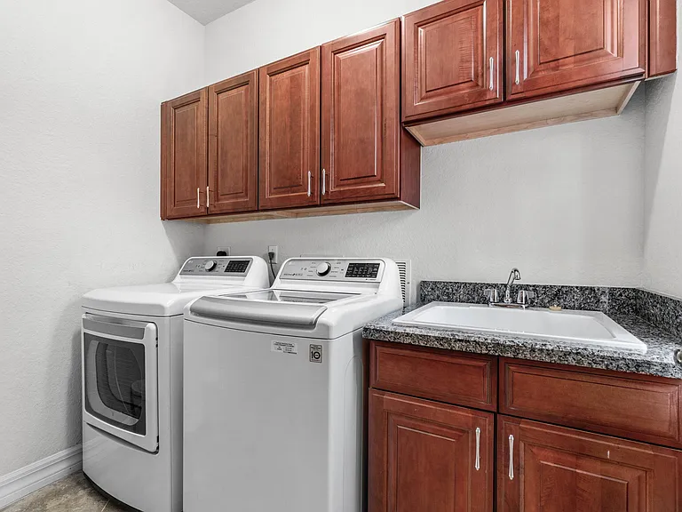 10697 Willow Oak Ct — Photo 27